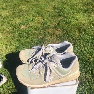 New Balance 574 WL574QD2 Womens Gray Suede Light Green Suede Sneakers Size 7B